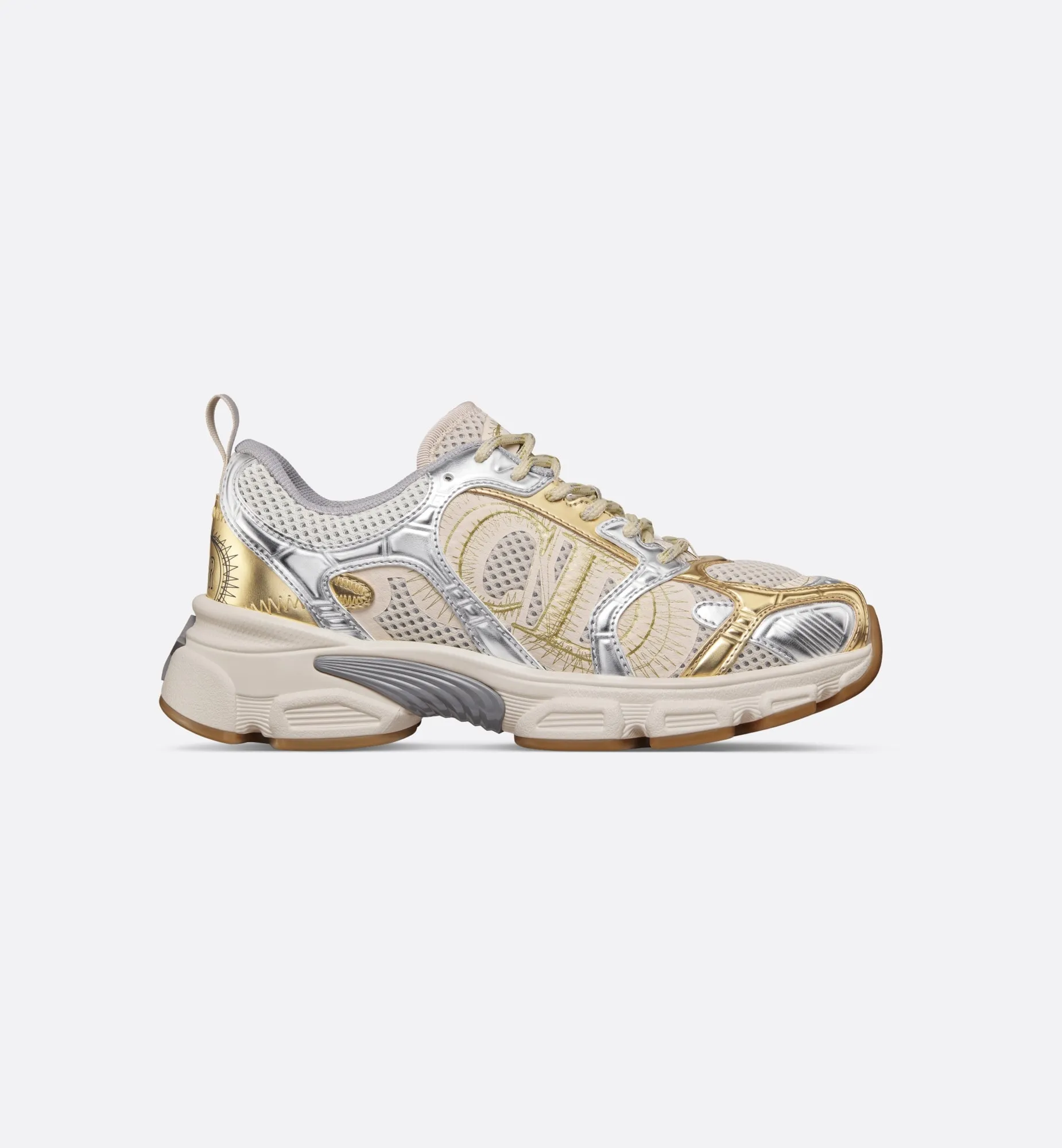 👟👟Ex-factory price 560👟👟 Dior Casual Sports Shoes Dad Shoes This new Dior Chrono sports shoe autumn ready-to-wear series reinterprets running shoes with Dior's high-end style. White and black mesh fabric with leather-effect panels, CD logo on the sides, star patch on the tongue and Dior logo on the heel, many details highlight the style. Using two-color laces, lightweight soles with star decoration, it can create a casual look all year round ▪️Size: 35-40